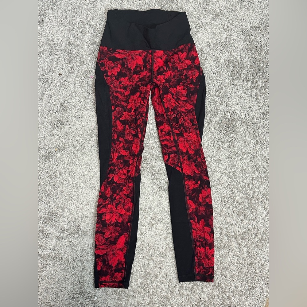 LULULEMON RED AND BLACK FLORAL SIZE 4 leggings perfect condition